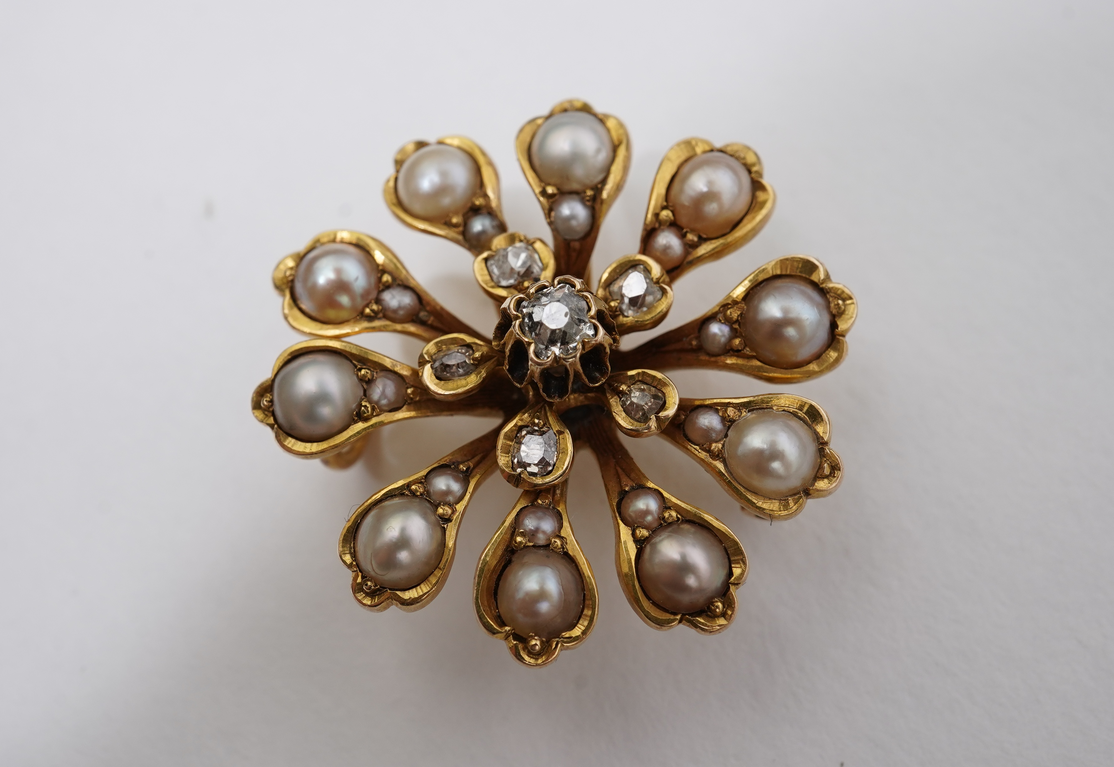 An Edwardian pearl and diamond brooch/pendant, early 20th century